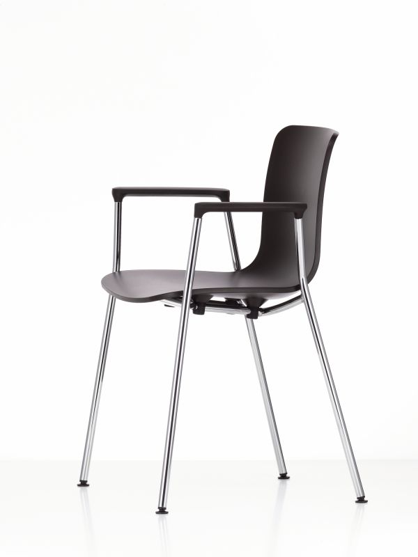 Vitra Hal Armlehnenstuhl mit schwarzer Sitzschale und verchromtem Stahlgestell, moderner Bürostuhl.